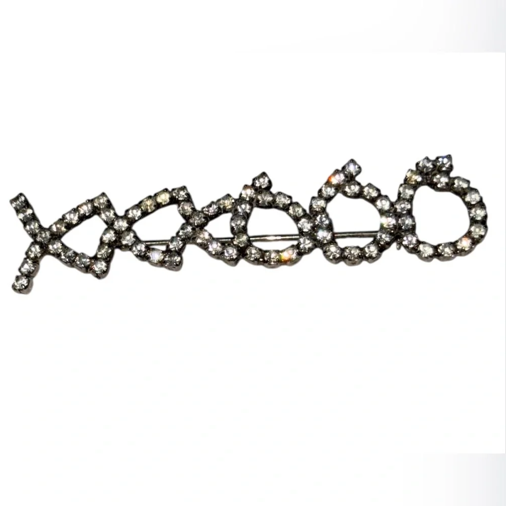 Vintage Rhinestone “XOXO” Brooch – 1980s/1990s Glam Statement Pin